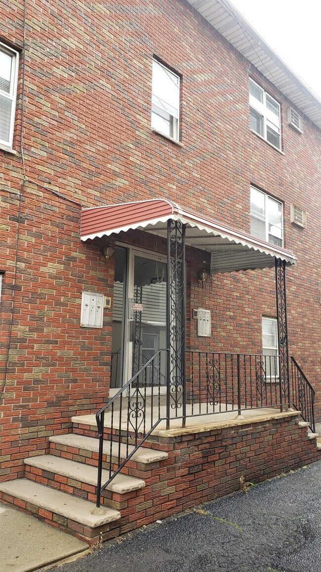 Building Photo - 52-54-54 Harrison Ave