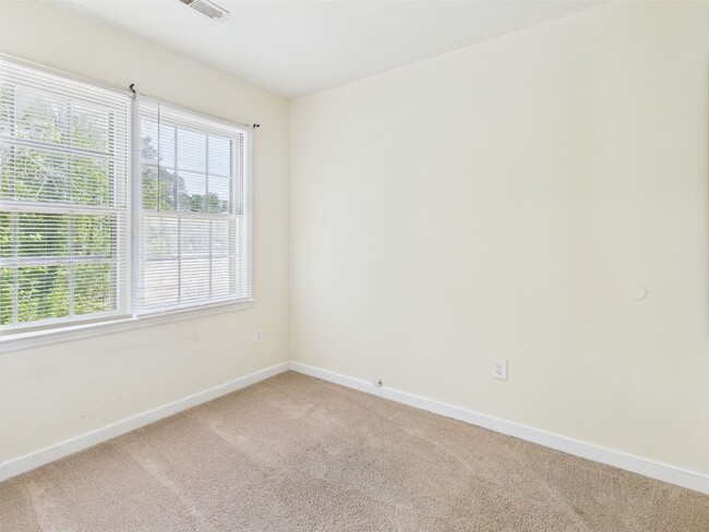 Building Photo - 10649 Genlou Rd