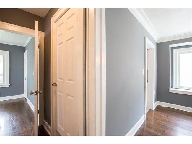 Building Photo - 5919 Kenwood Ave