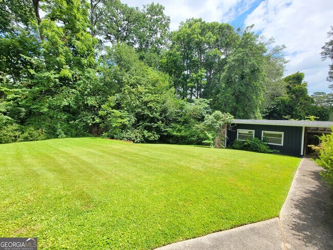 Building Photo - 2070 Black Fox Dr NE