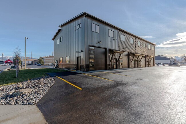 Building Photo - 204 Fletching Way