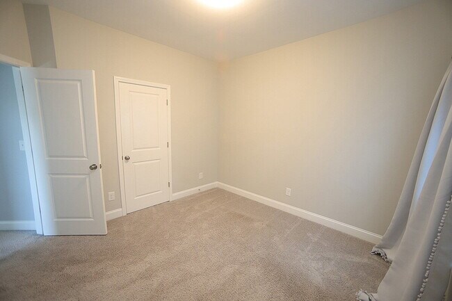 Building Photo - 24 Plenty Ct