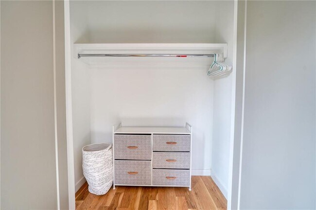 Building Photo - 825 Barnett St NE