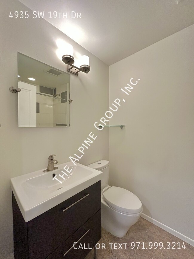 Building Photo - 4935 SW 19th Dr
