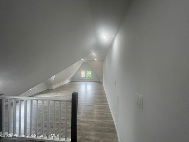 Building Photo - 608 N Sumner Ave