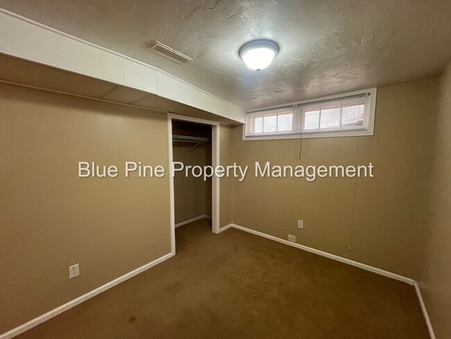Building Photo - 745 S Higbee Ave