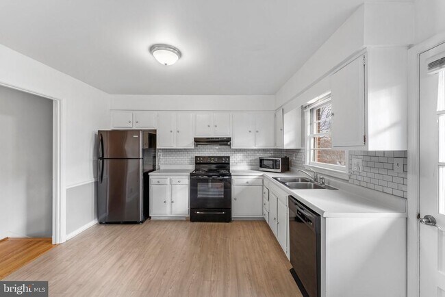 Building Photo - 12 Earlybird Ave