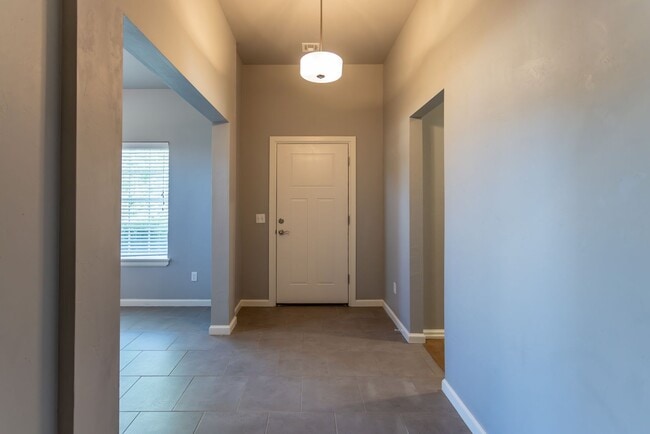 Building Photo - Single Family Home