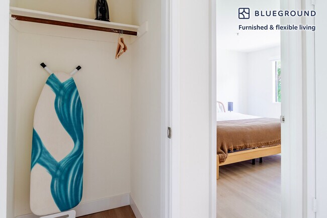 Building Photo - 1600 Villa St