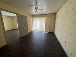Building Photo - 2241 W Pensacola St