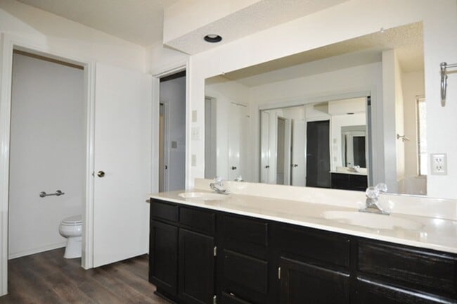 Building Photo - COMING SOON/VIEW NOW - Beautiful Euless Home in GCISD – Updated & Move-In Ready!