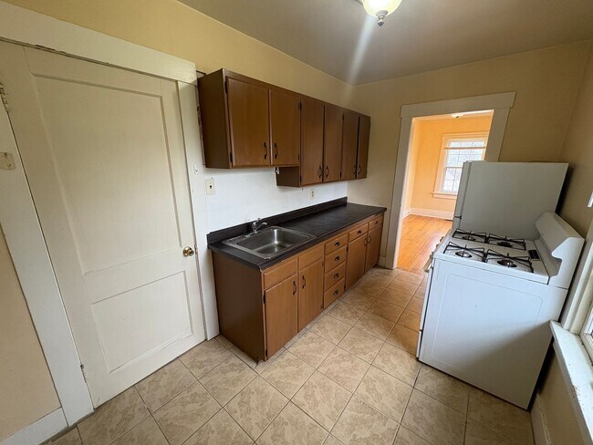 Building Photo - 1 Bedroom, 1 Bathroom Home Near the Historic District