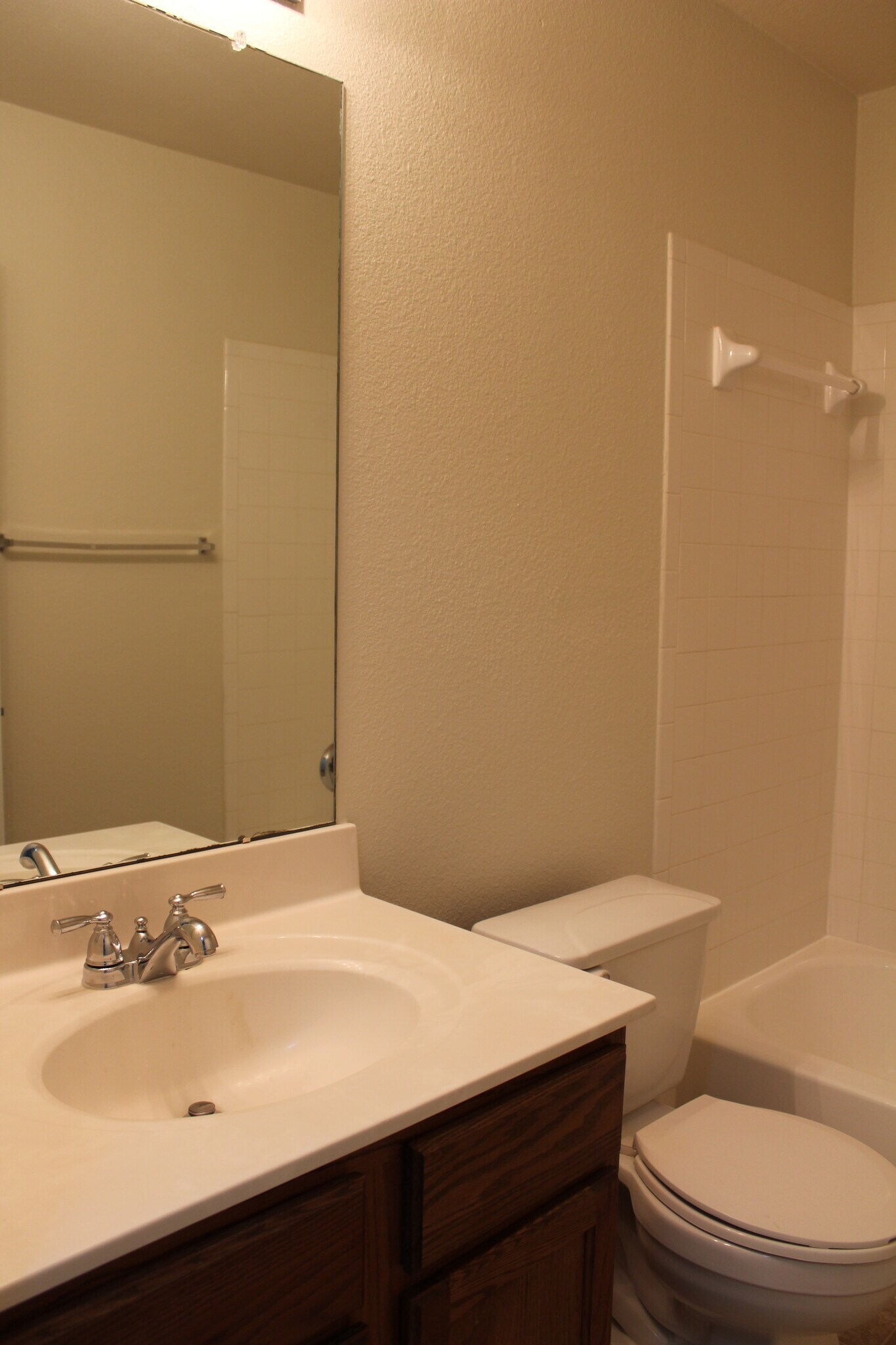 Secondary Bathroom - 5605 Bentsen Ln