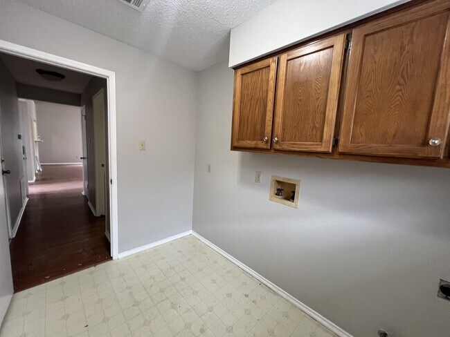 Building Photo - 3210 Festus Dr