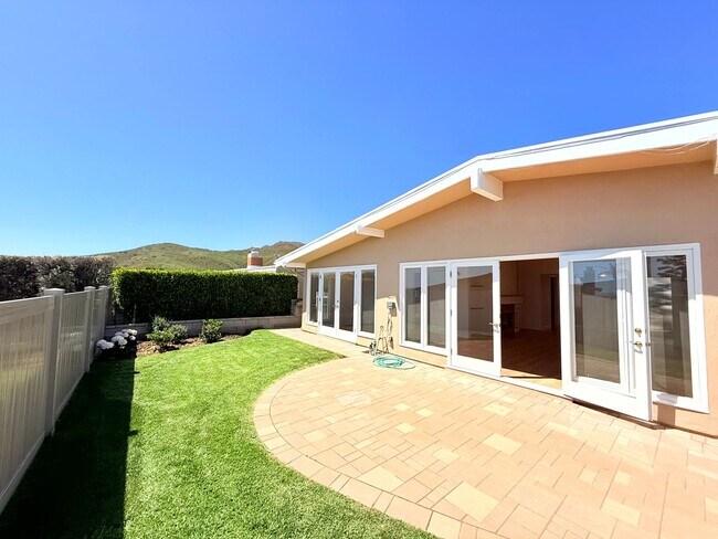 Building Photo - Fantastic Single Story 3 bed - 3 bath with backyard in Malibu - Topanga Beach Area