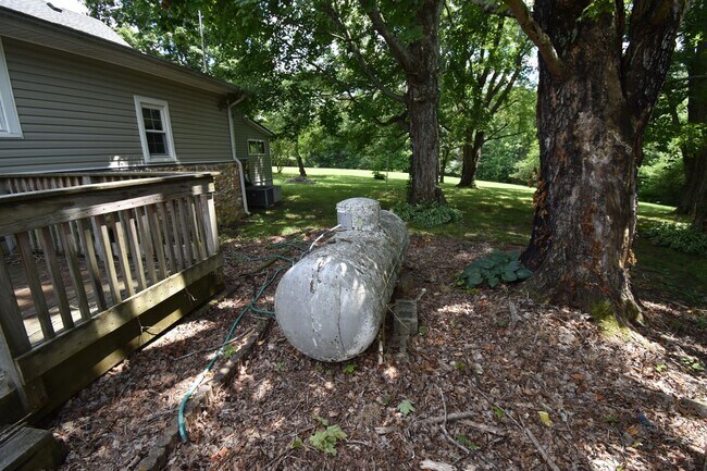Building Photo - 2 Bedroom Home For Rent in The County!