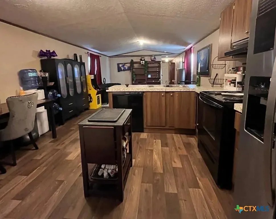 Building Photo - 453 E Zipp Rd