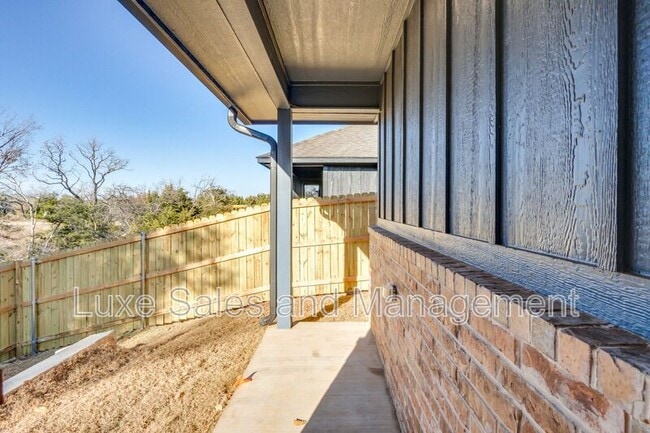 Building Photo - 11613 Mackenzie Wy