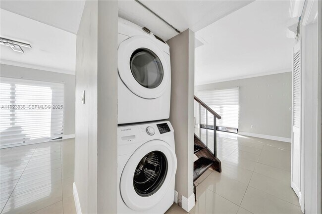 Building Photo - 6864 SW 114th Pl