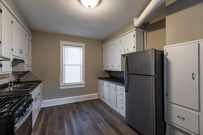 Building Photo - 324 Copeland Ave