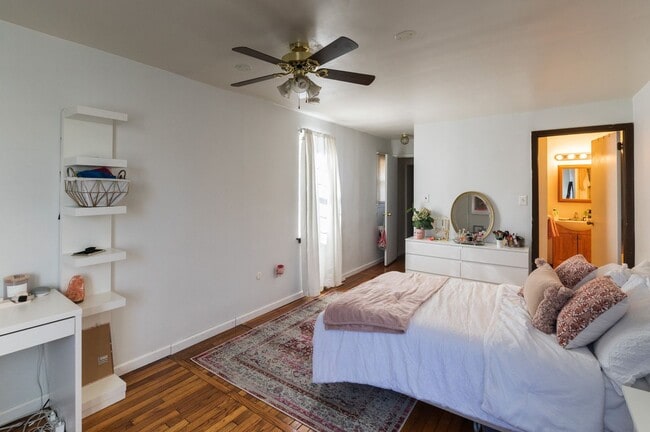 Building Photo - 2138 Mt Vernon St