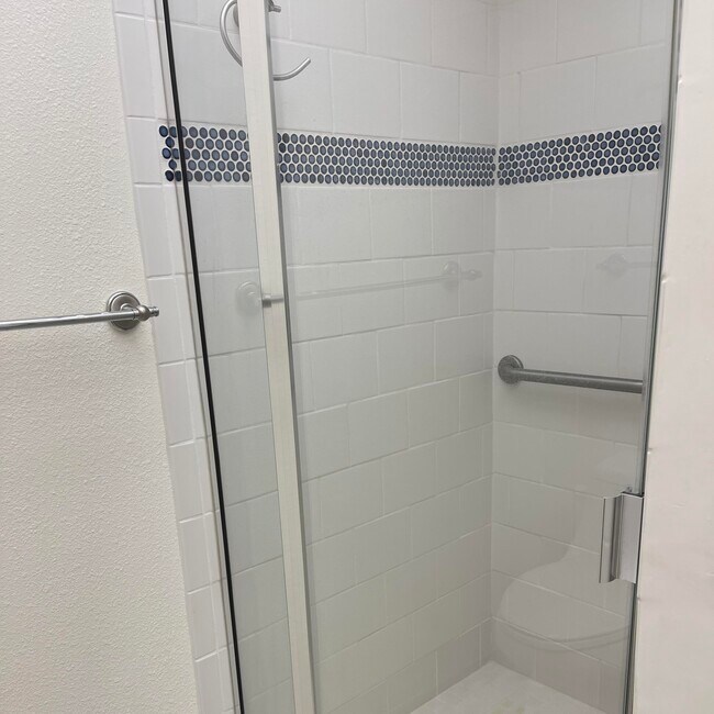 Building Photo - 347 Normandy Ln