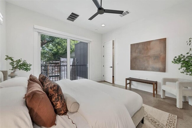 Building Photo - 3100 S 5th St