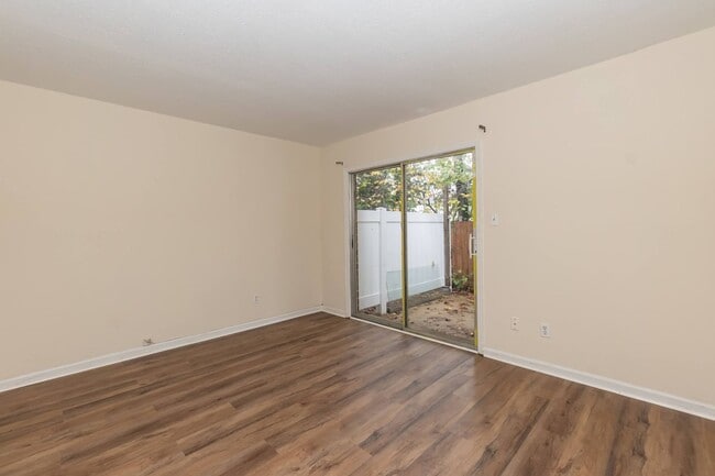 Building Photo - 718 Shawnee Dr