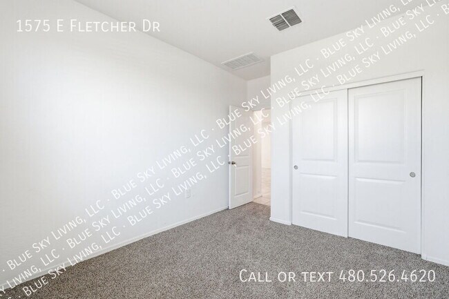 Building Photo - 1575 E Fletcher Dr