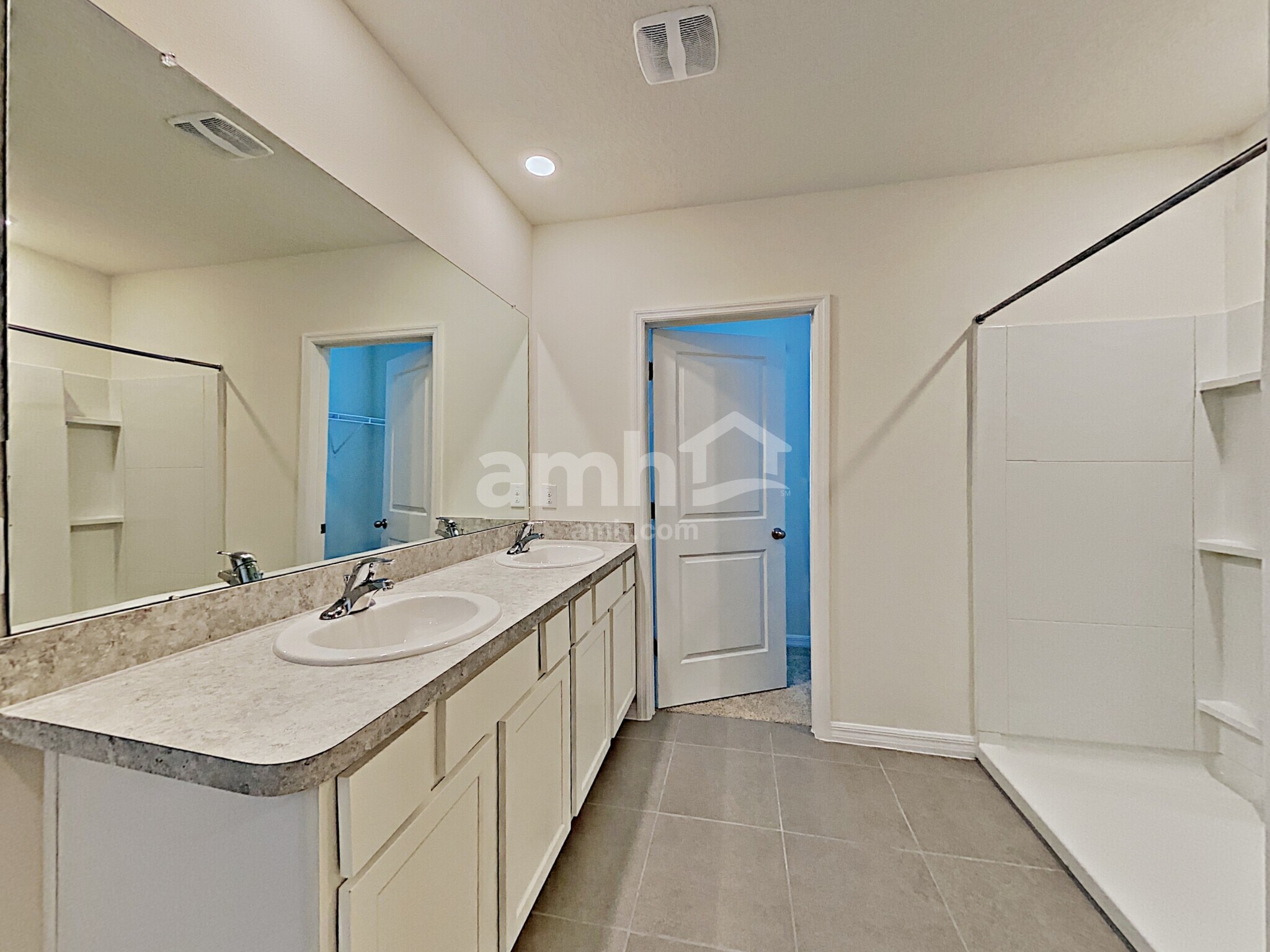 Building Photo - 2840 Greenleaf Ter