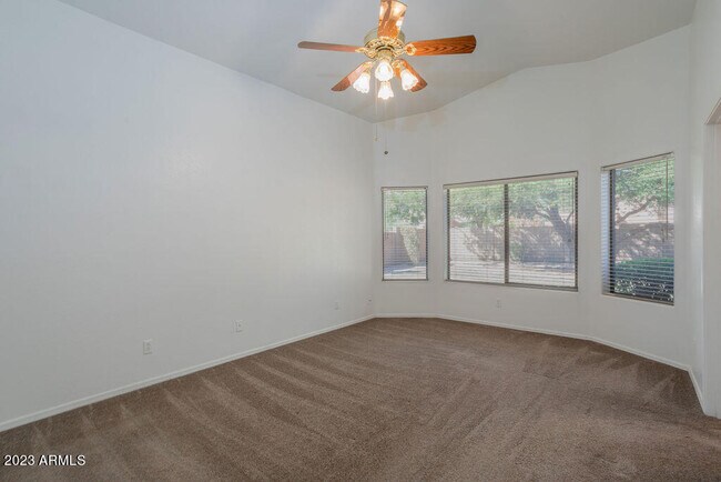 Building Photo - 1452 W Blue Ridge Way