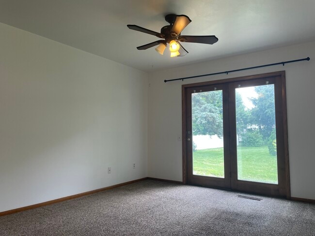 Building Photo - 323 Santa Fe Trail