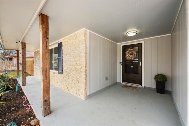 Building Photo - 117 Shady Oak Dr