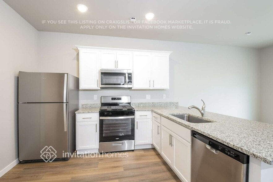 Building Photo - 7211 Dolores Ave