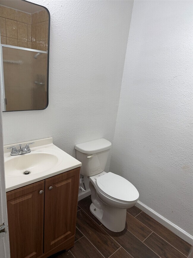 Building Photo - 4711 Beechaven St
