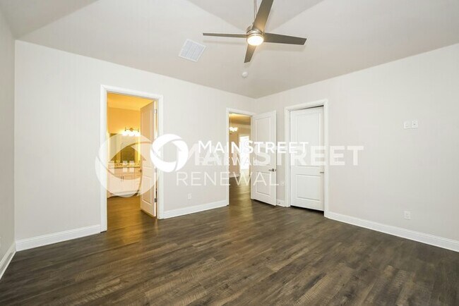 Building Photo - 2 Bedroom Pet-Friendly Home in Fort Worth, TX with Main Street Renewal