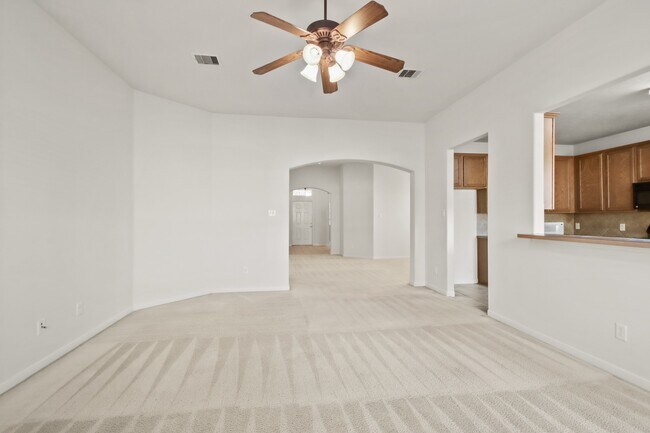 Building Photo - 15114 Cave Creek Dr