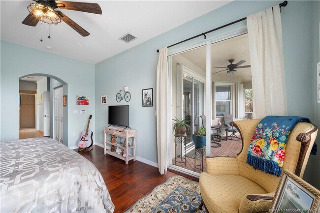 Building Photo - 691 SW Glen Crest Way