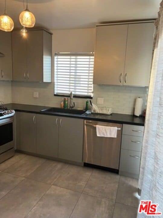 Building Photo - 9131 Burnet Ave