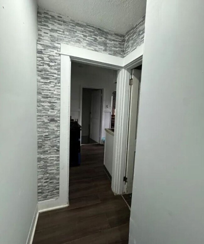 Building Photo - Osmond Duplex