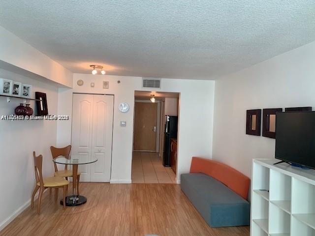 Building Photo - 1200 Brickell Bay Dr