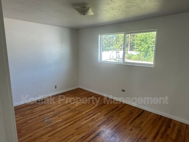 Building Photo - 444 Owens St