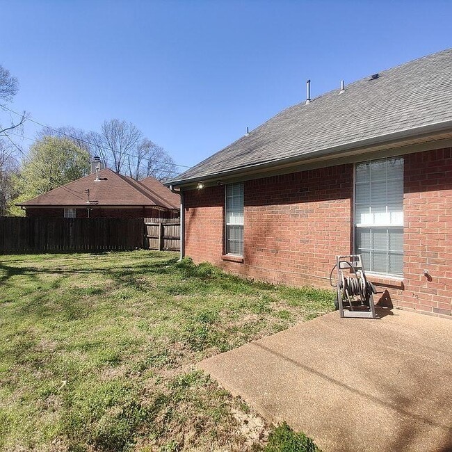 Building Photo - 7743 Meadow Vale Dr