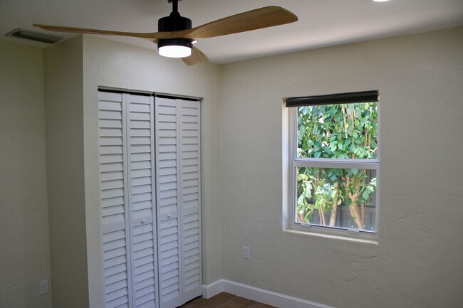 Building Photo - Fully Renovated 3/3 Northwood Home with Gu...