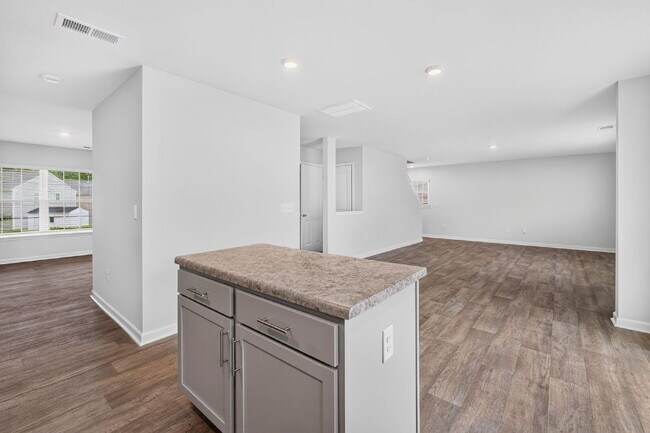 Building Photo - Experience Spacious Comfort: 3-Bedroom Home with 2.5 Baths.
