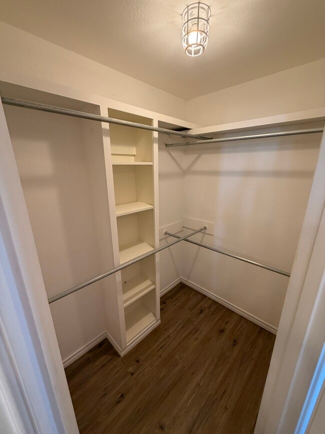 Building Photo - 111 Crestview St