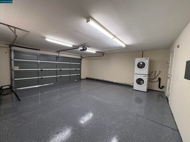 Building Photo - 757 Valley Green Dr