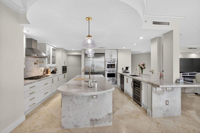 Building Photo - 3800 N Ocean Dr