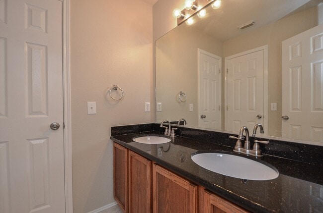 Building Photo - 10302 Deer Lodge Ct