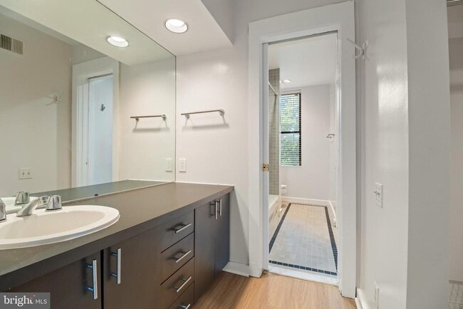 Building Photo - 1522 Swann St NW